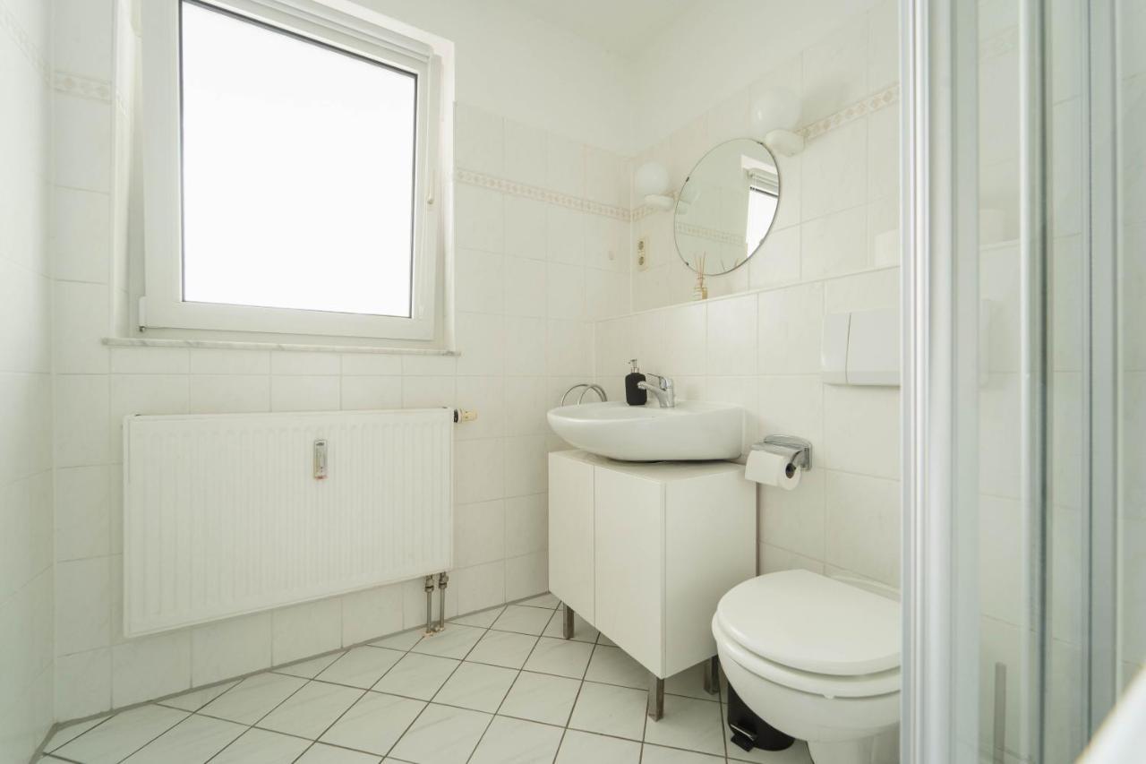 Raum921 - Stilvolles Apartment - Wlan, Tiefgarage, Kueche, Netflix Magdeburg Kültér fotó