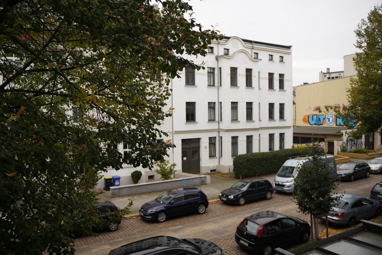 Raum921 - Stilvolles Apartment - Wlan, Tiefgarage, Kueche, Netflix Magdeburg Kültér fotó